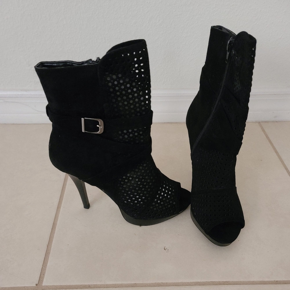 NWOT Booties